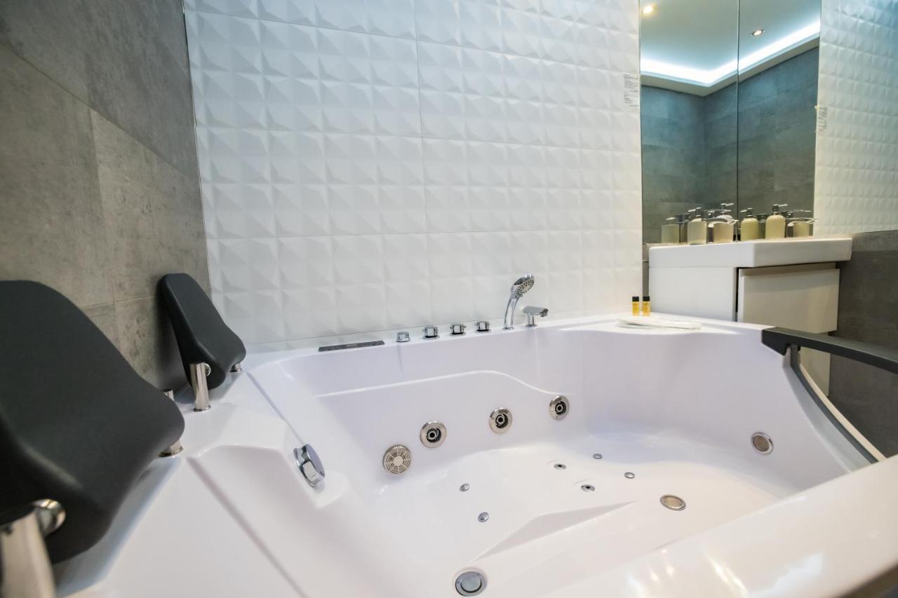Leo Apartments Main Square Красков Екстериор снимка