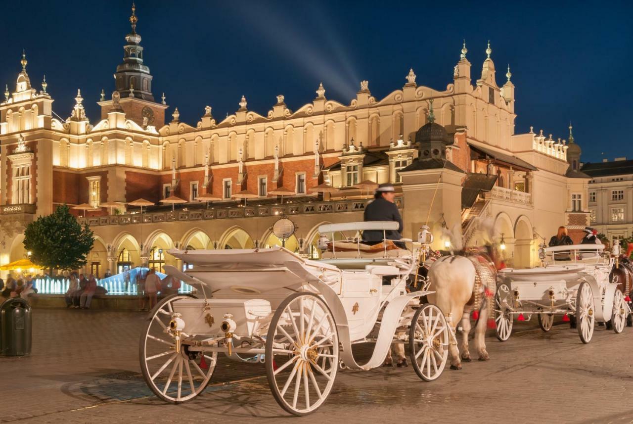 Leo Apartments Main Square Красков Екстериор снимка