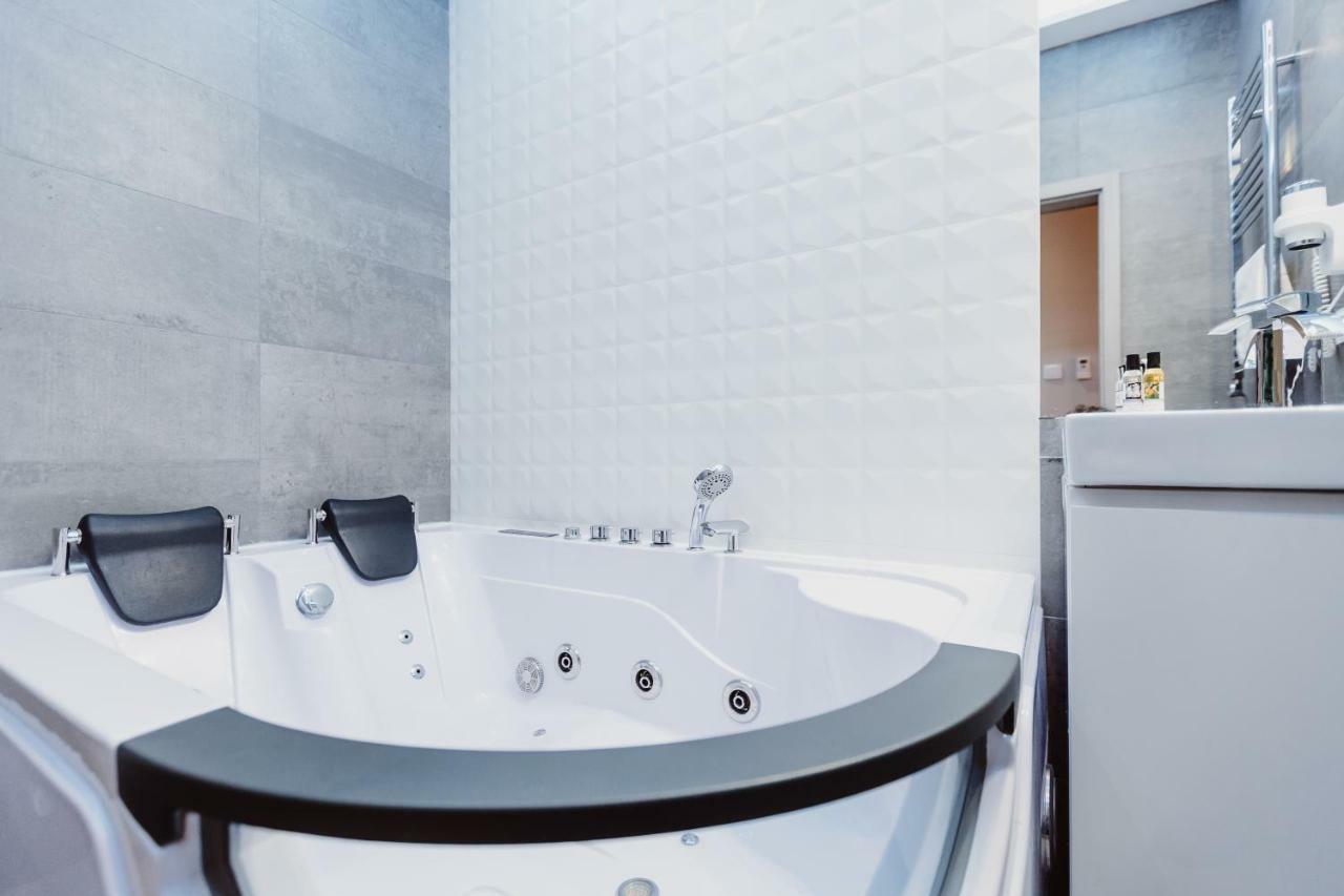 Leo Apartments Main Square Красков Екстериор снимка